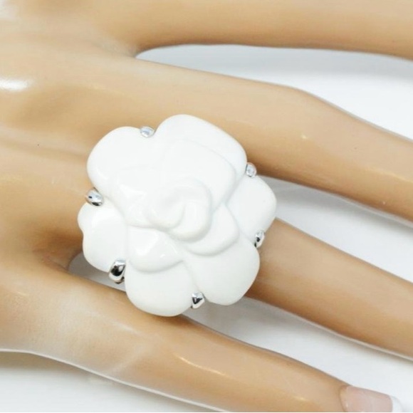 18k Solid white gold Chanel Camellia Ring. - Picture 1 of 5
